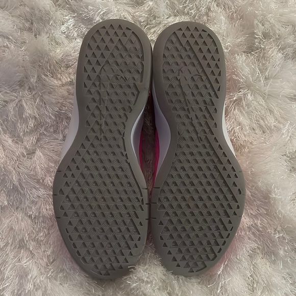 Nike Air Max Bella in Pink/Purple - Picture 3 of 8